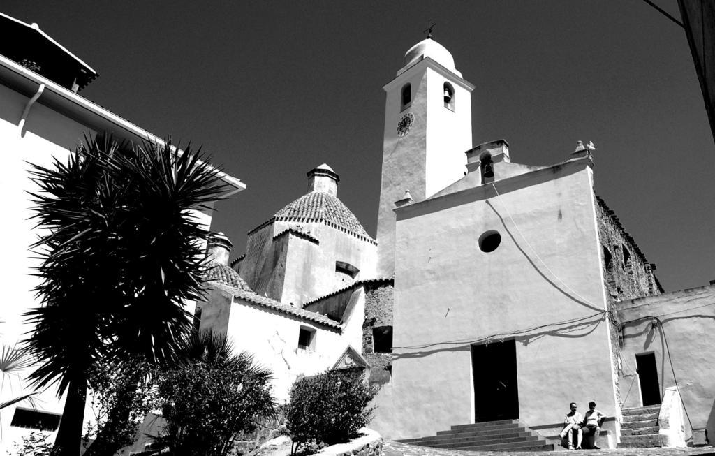 Albergo Diffuso Mannois Орозеи Экстерьер фото