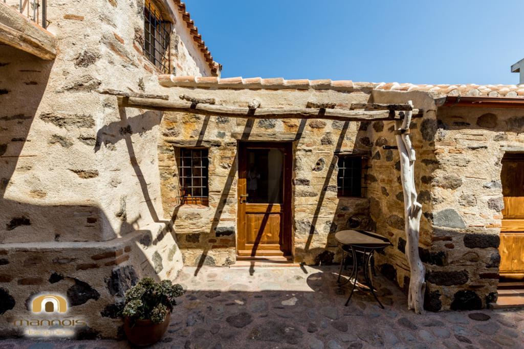 Albergo Diffuso Mannois Орозеи Экстерьер фото