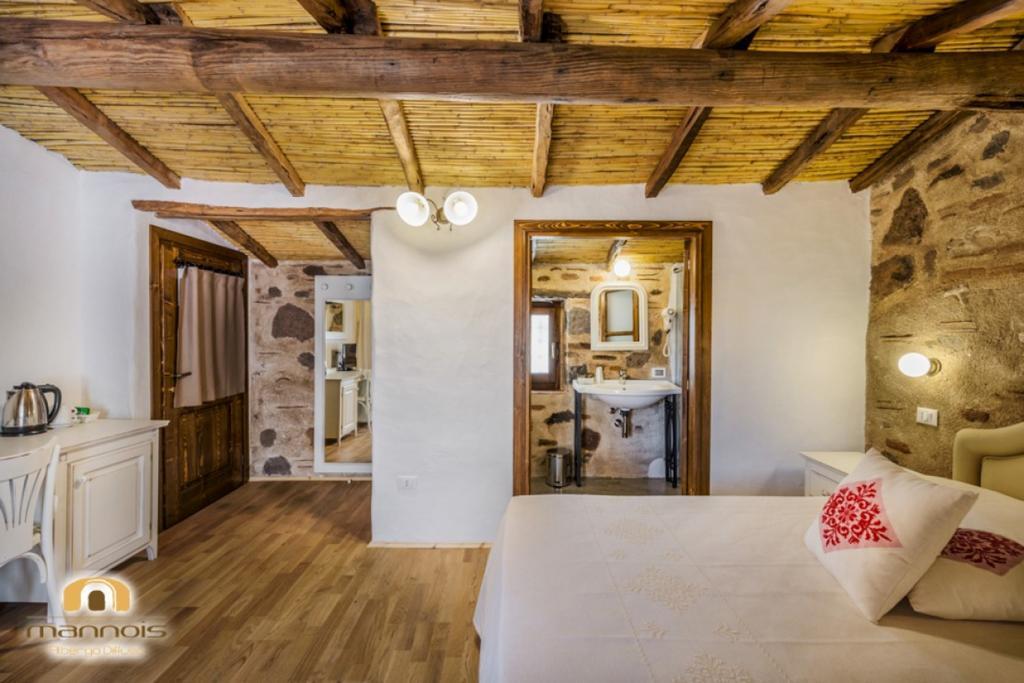 Albergo Diffuso Mannois Орозеи Экстерьер фото