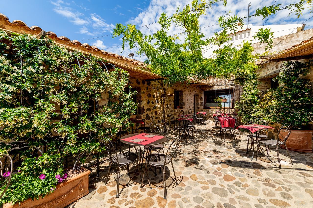 Albergo Diffuso Mannois Орозеи Экстерьер фото