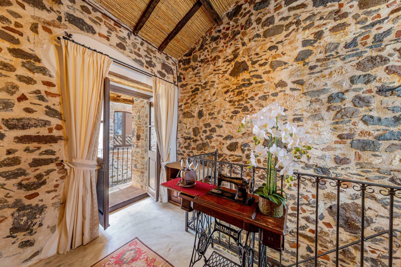 Albergo Diffuso Mannois Орозеи Экстерьер фото