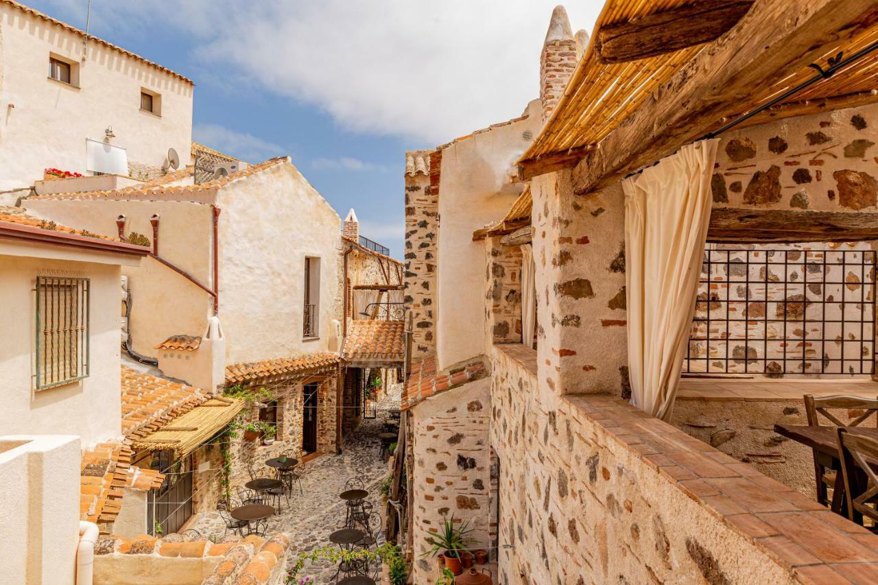 Albergo Diffuso Mannois Орозеи Экстерьер фото