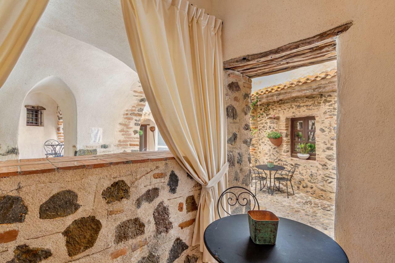 Albergo Diffuso Mannois Орозеи Экстерьер фото