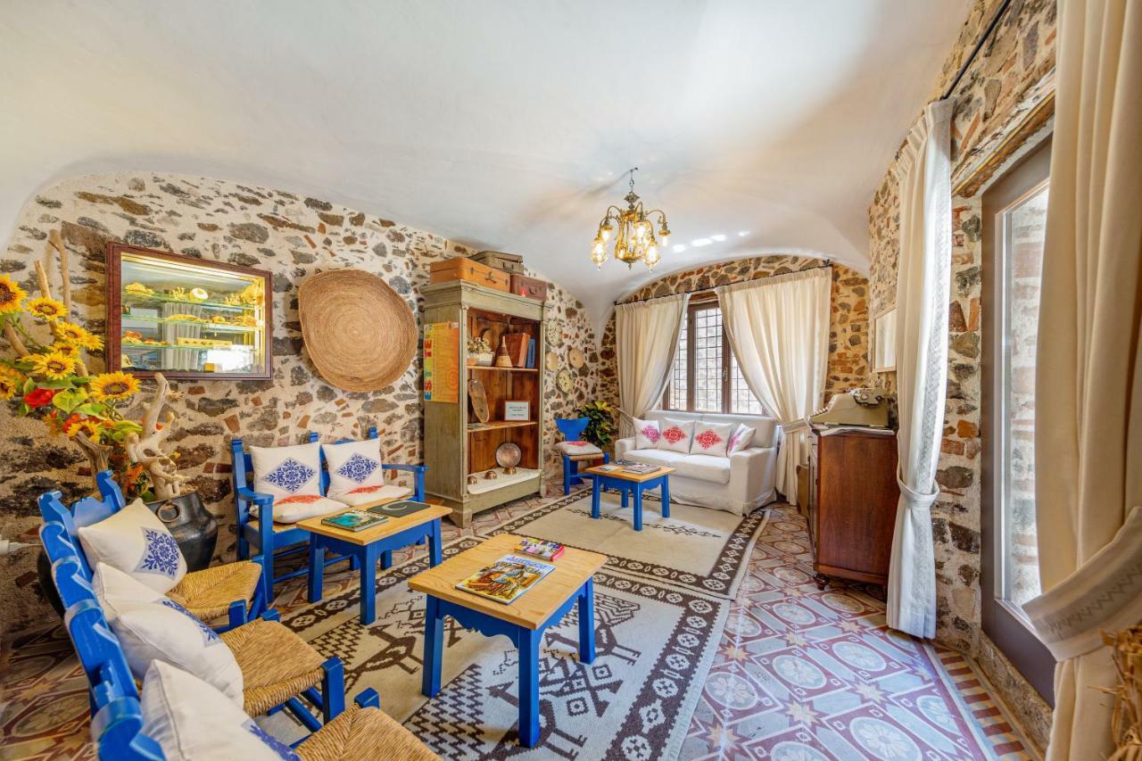 Albergo Diffuso Mannois Орозеи Экстерьер фото