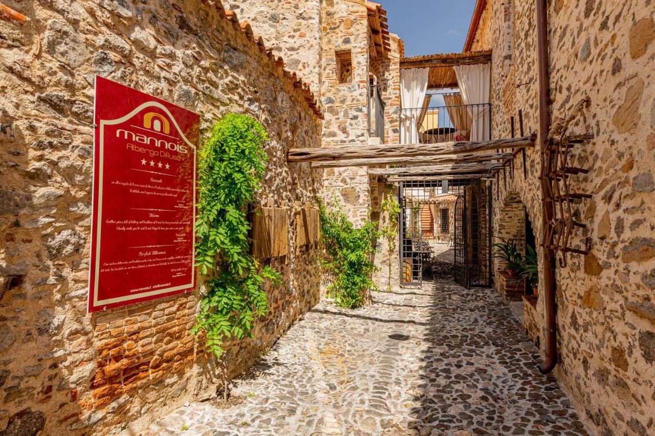 Albergo Diffuso Mannois Орозеи Экстерьер фото
